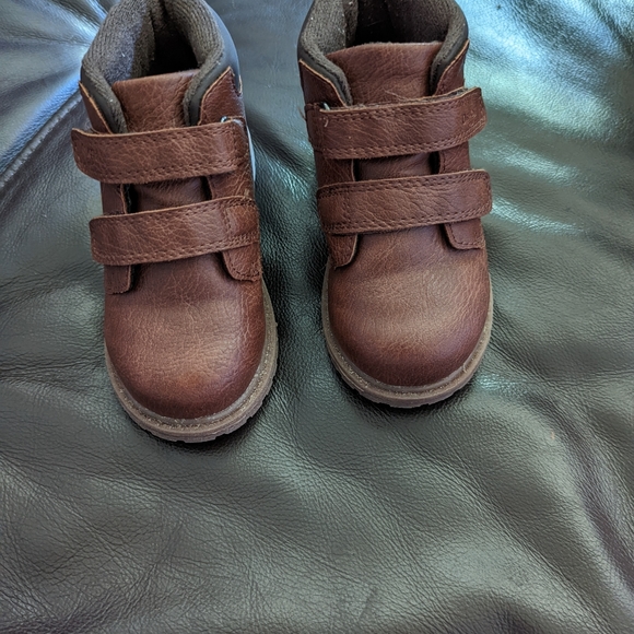 Boys Oshkosh boots - Picture 6 of 7